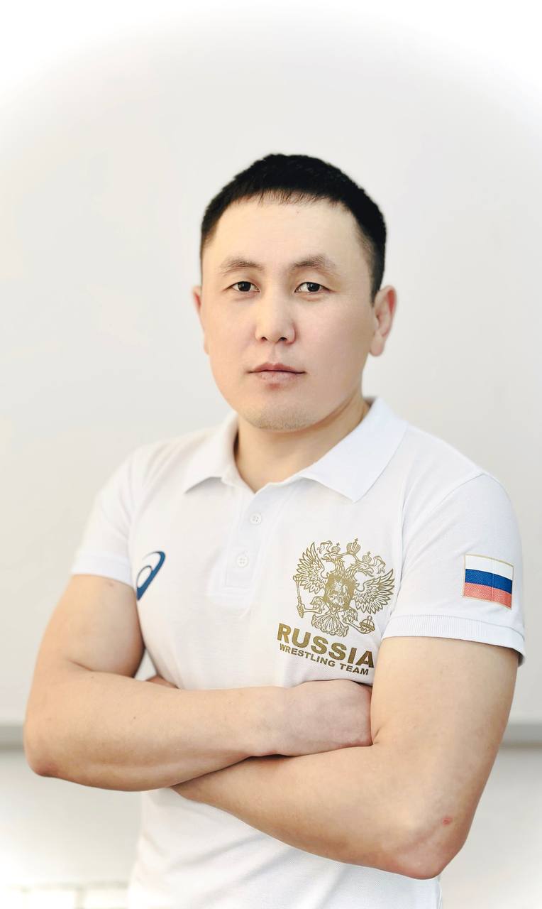 Яжнаев Аржан Анатольевич.